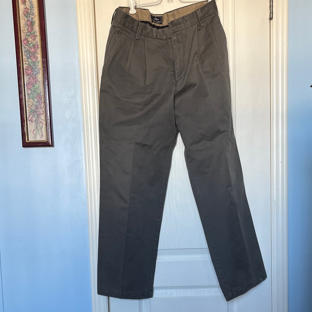Dockers Men's Olive Chinos